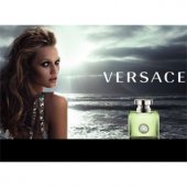 Lire la critique de Versace voit vert avec Versence