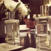 Lire la critique de Les nouveaux parfums Mizensir : du oud, du santal et de la poudre...