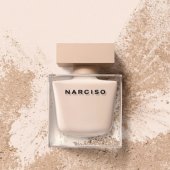 Lire la critique de Narciso Eau de Parfum Poudrée, chair voluptueuse 