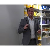 Lire la critique de Entretien avec Paul-Henri Franzone de la Parfumerie Autrement à Bayonne (sur Nez, la revue olfactive)