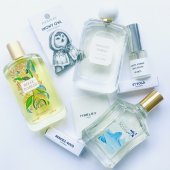 Lire la critique de Fleurs printanières, herbes folles et bestiaire exotique : la revue de sorties parfums #10