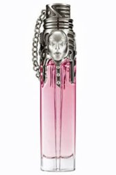 Lire la critique de Womanity, la féminité selon Mugler